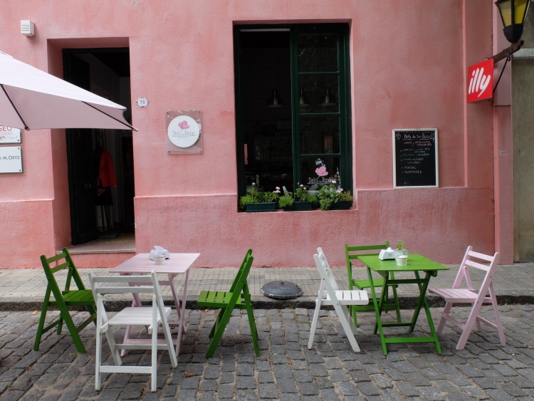 Colonia: Pinkes Café